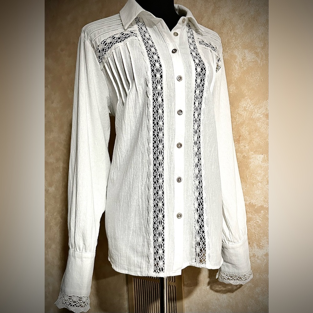 🤍 Textured White Lace Detail, 2 Button Cuff - Button Down Blouse - Picture 13 of 14